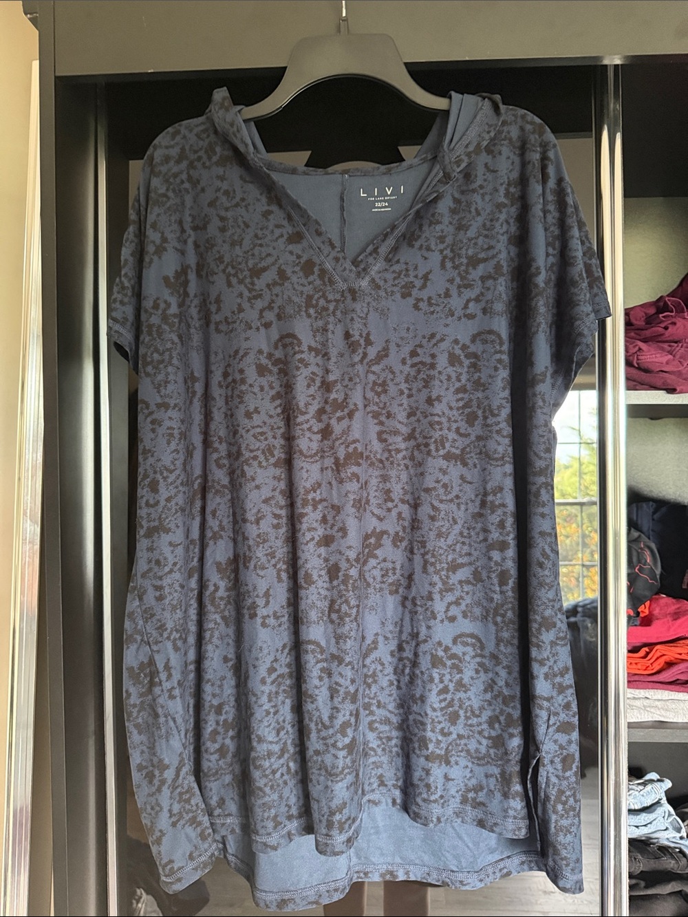Lane Bryant Black/Blue Short-Sleeve Hooded Tunic with Pattern
